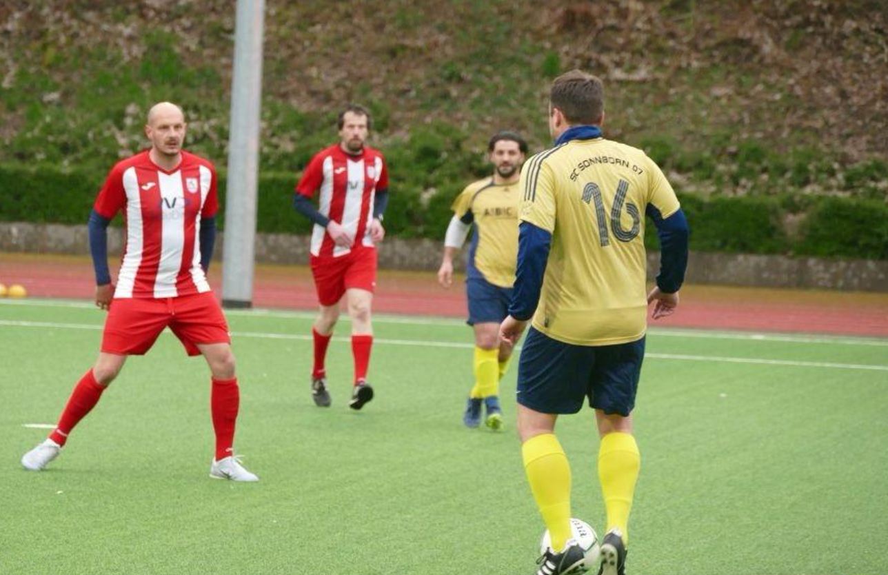 Alte Herren im Spiel