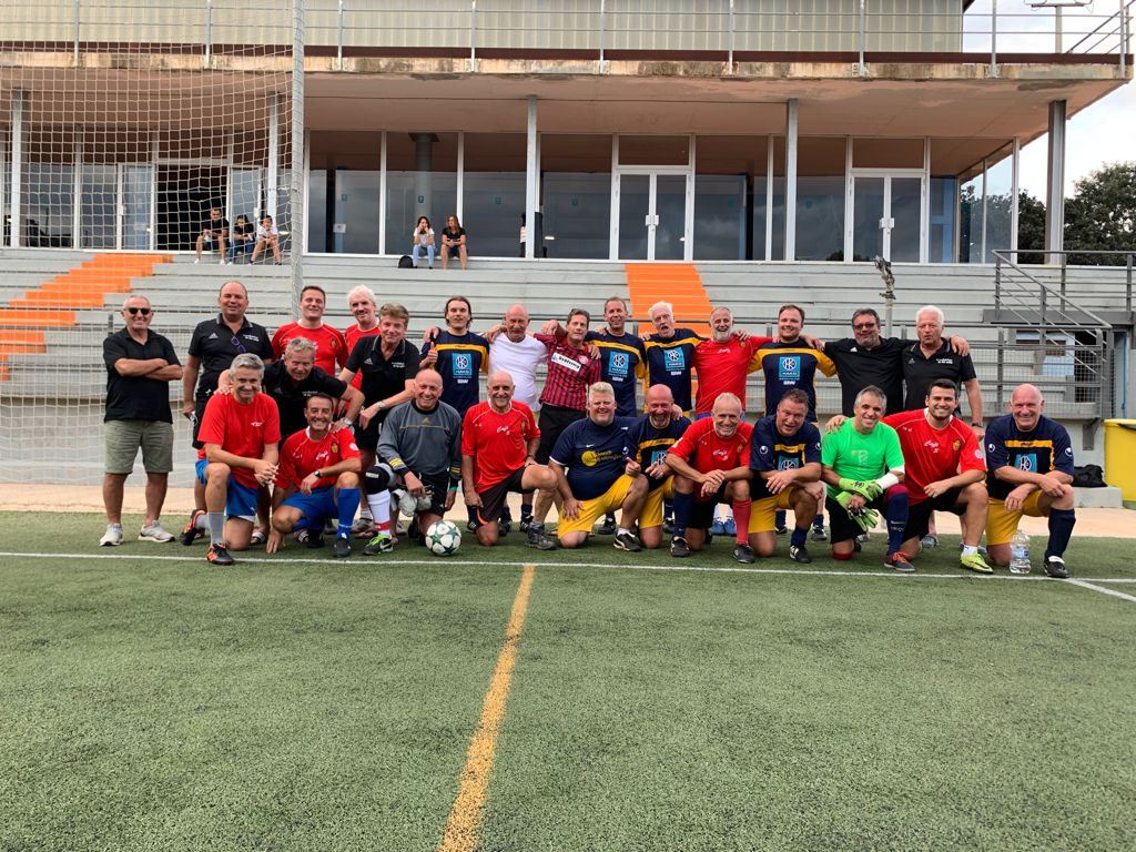 Gruppenfoto der Alten Herren mit Gastmannschaft