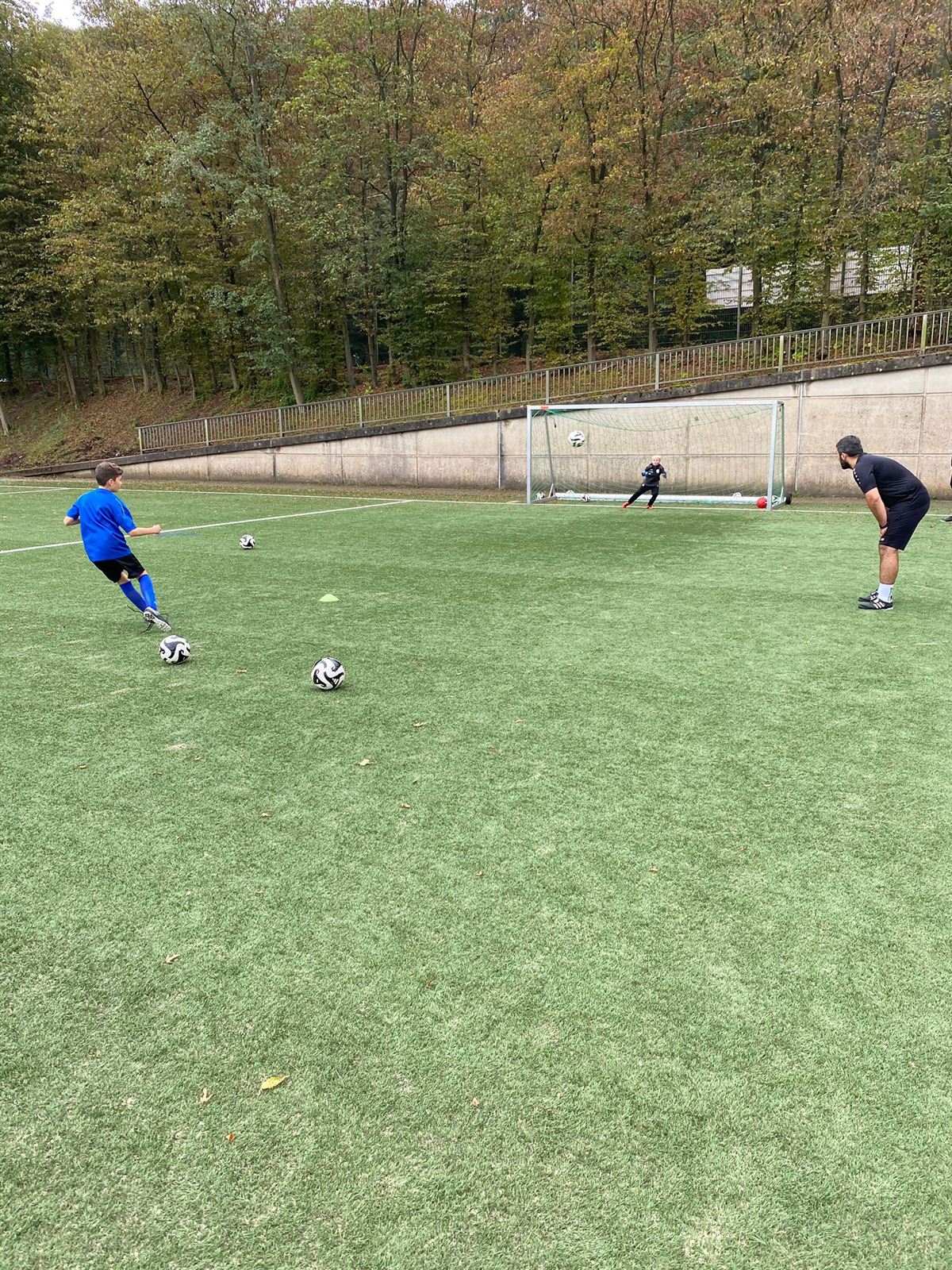 Training auf dem Kunstrasen in Sonnborn